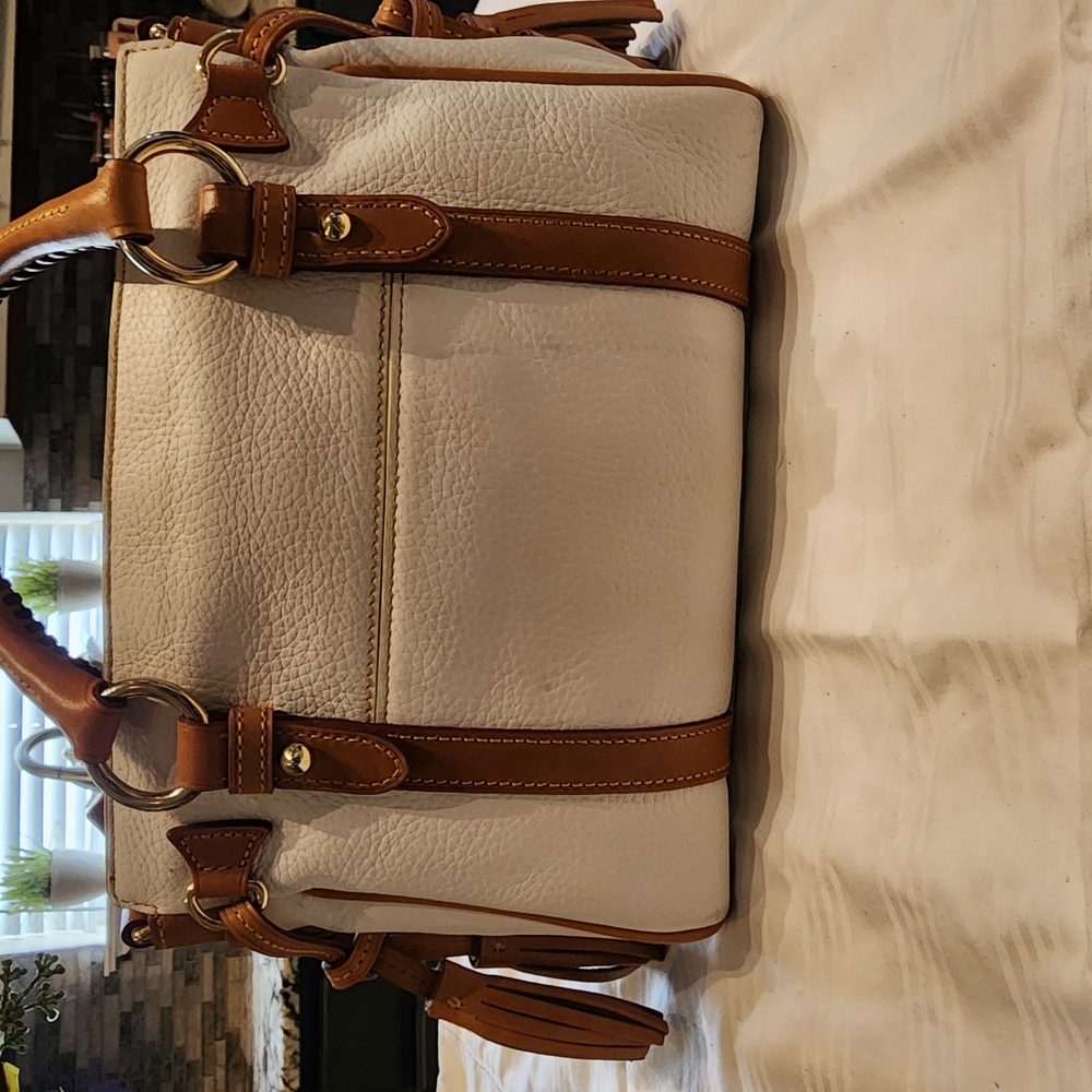 Elegant White and Tan Leather Handbag